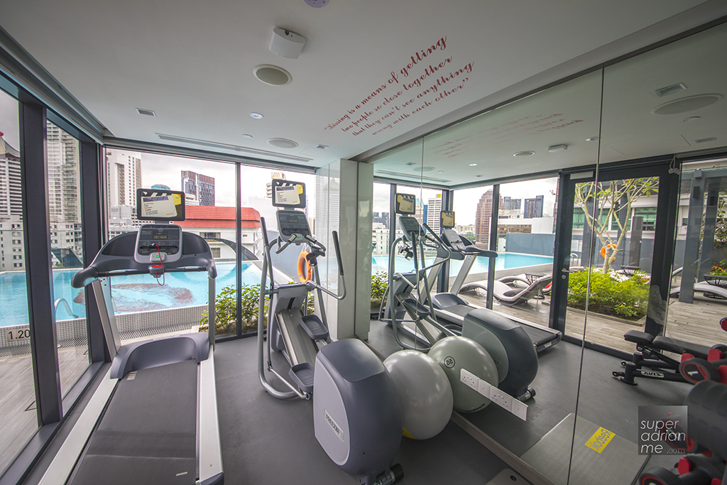 A small gym on the rooftop for your work out at Oakwood Studios Singapore © SUPERADRIANME.com 