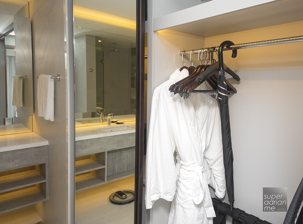 Oakwood Studios Singapore - Clothes Storage