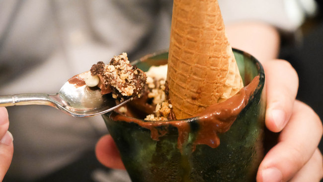 JW Marriott Singapore South Beach introduces Beach Road Kitchen, its all-new, all-day buffet venue. Pictured here is a DIY chocolate soft serve sundae.