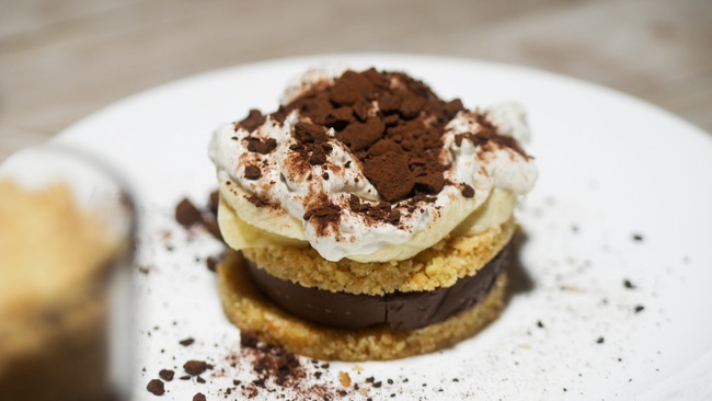 Coastes at Siloso Beach: Banana & Chocolate Pie (S$14).