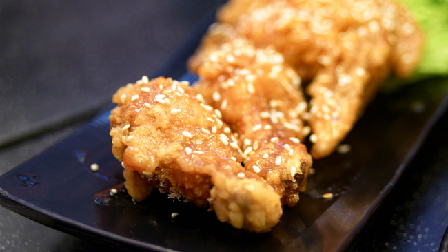 Patbingsoo Korean Dining House: • Honey-Garlic Chicken Wings (S.90/3pc).