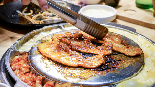 Seorae, Korean Charcoal BBQ, serves up quality cuts such as the Spicy Samgyeobsal (S$17.90).