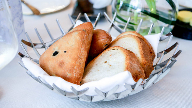 Art At Curate at Resorts World Sentosa presents Series 2 with two Michelin-starred Chef Richard Van Oostenbrugge. Presented here are the complimentary sourdough and focaccia.