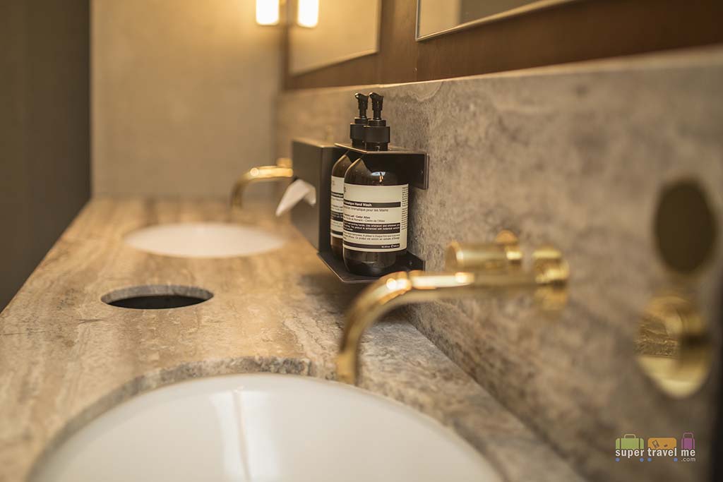 Aesop Handwash & Moisturiser at Cathay Pacific Lounge in Changi Airport Terminal 4