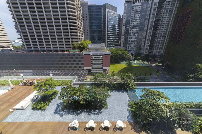 Sofitel Singapore City Centre outdoor pool