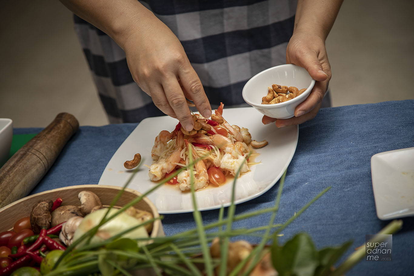 Plating your Som Tam Goong