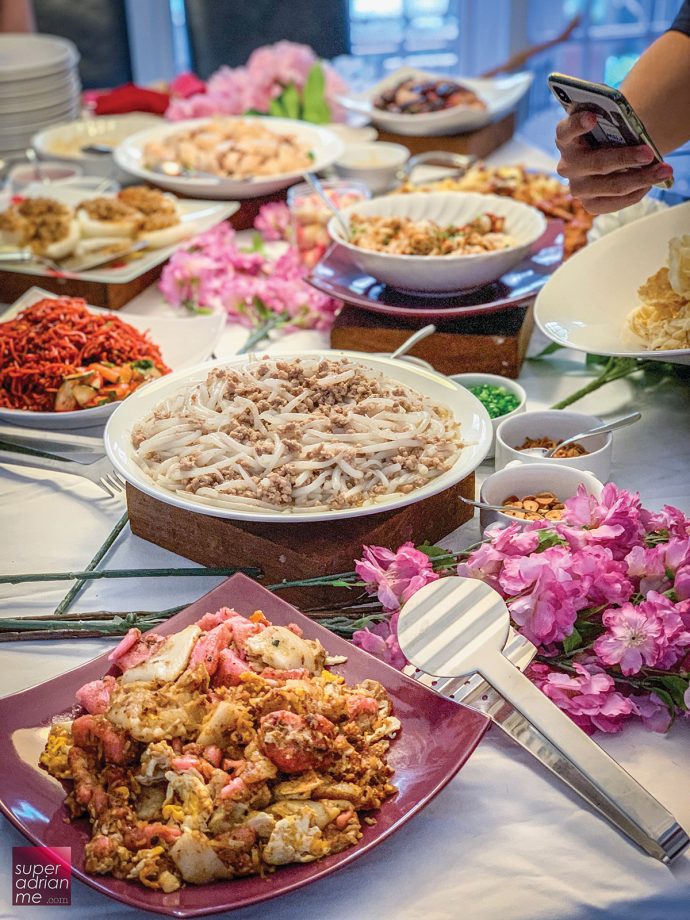 Snapping that sumptuous CNY feast 