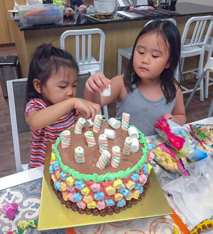 Involve your kids and have lots of fun baking a birthday cake