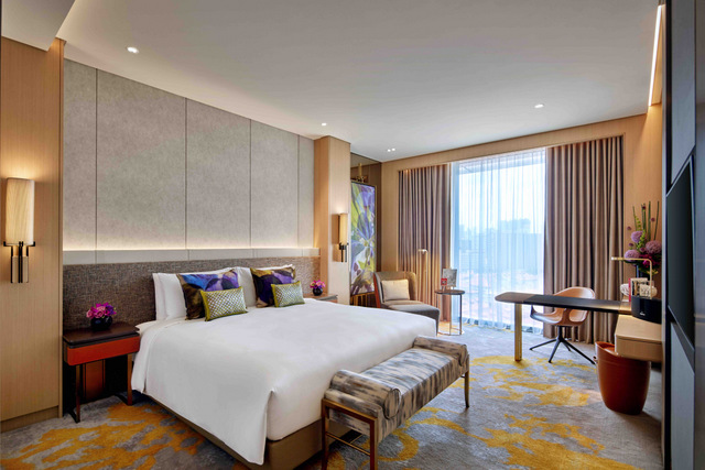 Luxury Room (Sofitel Singapore City Centre Photo)