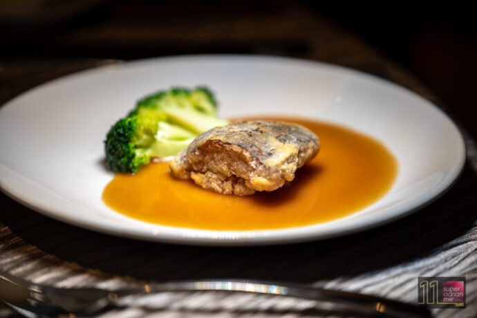 Paradise Teochew at Ngee Ann City - Braised Crisp-fried Sea Cucumber with Superior Abalone Sauce