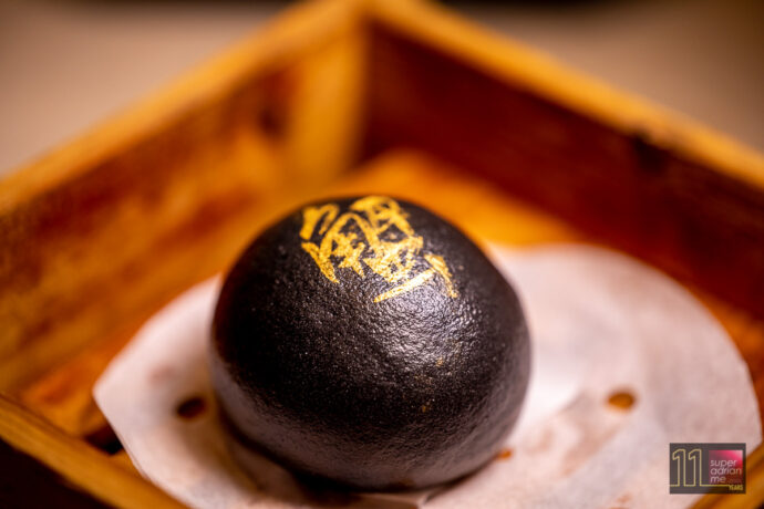 Yi by Jereme Leung - Parmesan Cheese Custard Bun with Crab Meat & Roe