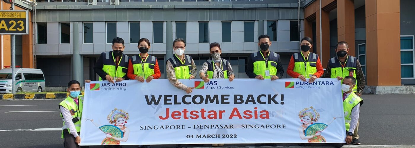 Ground team in Bali Denpasar Airport welcoming flight 3K243 to Denpasar from Singapore (Jetstar Asia photo)
