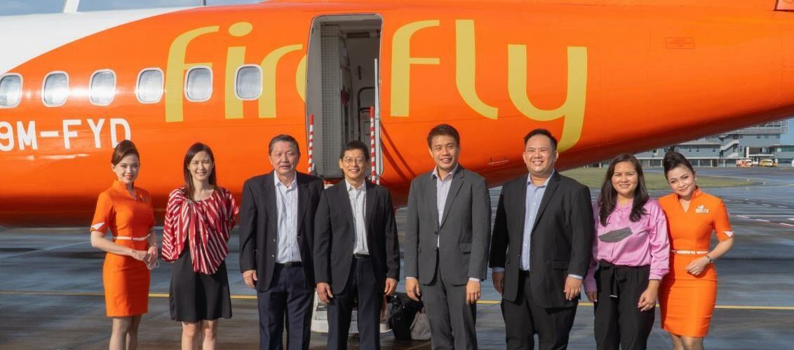 Pictured (excluding Firefly crew, L-R): Ms Alicia Chen, Associate General Manager, Market Development, CAG; Mr See Seng Wan, General Manager, Seletar Airport, CAG; Mr Tan Lye Teck, Executive Vice President, Airport Management, CAG; Mr Philip See, Chief Executive Officer, Firefly; Mr Koo Kee Wai, Head of Marketing & Communications, Firefly; Ms Norhayati Sufira Ibrahim, Head of Strategy & Digital, Firefly on 13 June 2022 when Firefly resumed service from Subang to Seletar Airport.