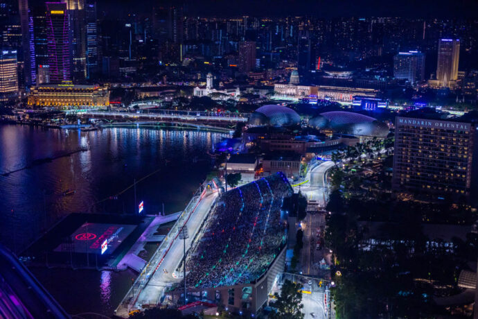 MARINA BAY STREET CIRCUIT, SINGAPORE - OCTOBER 01: An aerial view of the action at night during Qualifying during the Singapore GP at Marina Bay Street Circuit on Saturday October 01, 2022 in Singapore, Singapore. (Photo by Sam Bloxham / Motorsport Images)