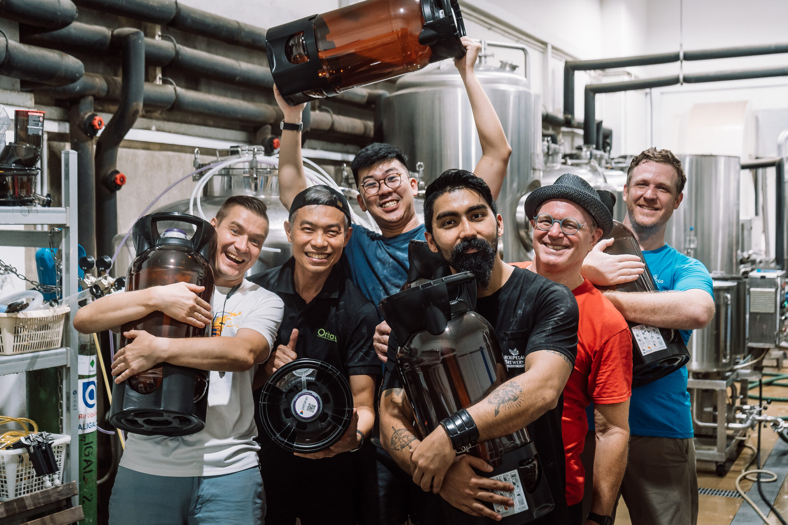 13 brewers from local craft breweries came together to produce the festival’s first collab beer, including (from left to right) Mitch Gribov, Head Brewer of Brewerkz, Arthur Shu, Sales Director of Oritag, Casey Choo, Founder of That Singapore Beer Project, Vagisa Rama, Brewer of Archipelago Brewery, Devin Otto Kimble, Co-founder of Specific Gravity and Michael Montisano, Business Manager of Archipelago Brewery