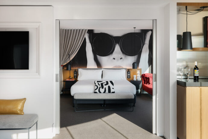 Hotel Indigo Melbourne on Flinders - one bedroom suite with living area