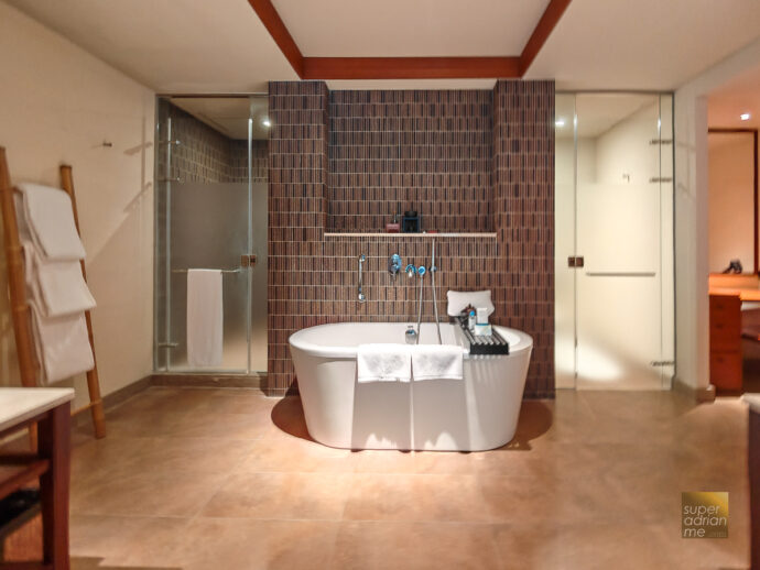 Soak In your private bath tub in The Retreat Suite at Silks Place Taroko