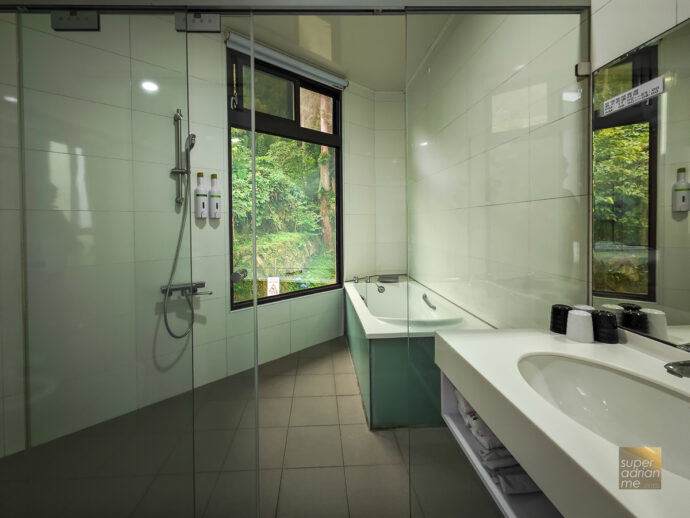 Bathroom in the Moon View Quadruple Room at Long Yun Leisure Farm in Chiayi County, Taiwan