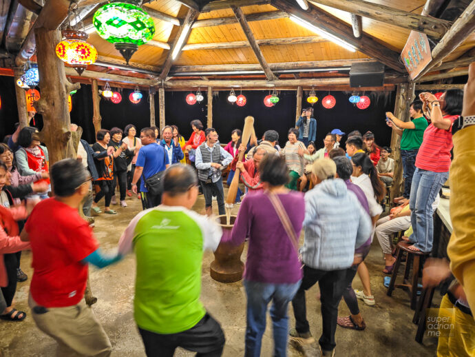 Participate in making mochi with the other guests at Long Yun Leisure Farm in Chiayi County, Taiwan. May 2023