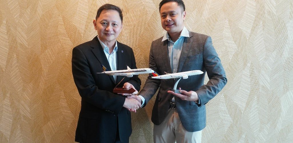 Singapore Airlines Chief Executive Officer Goh Choon Phong (left) and Philippine Airlines President and Chief Operating Officer Captain Stanley K. Ng (right) at the signing of the new codeshare partnership agreement. Photo: Singapore Airlines