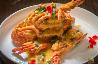 Deep-fried Lobster with creamy milk and salted egg Lime Sauce