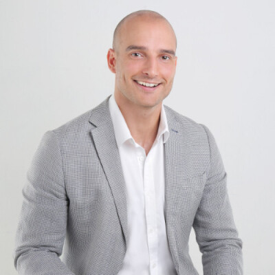 458320-Jonathan-Hall-jpeg-400x0-2 | SUPERADRIANME.com