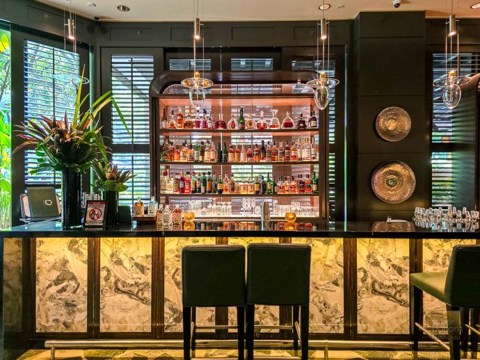 One-Ninety Bar at Four Seasons Hotel Singapore