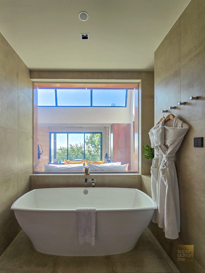 Bathtub in Sequoia Lodge, Mount Lofty, Australia
