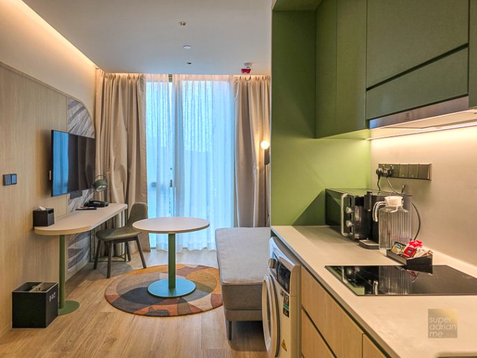 Citadines Science Park Singapore 1-Bedroom Executive - Living Room and Kitchen