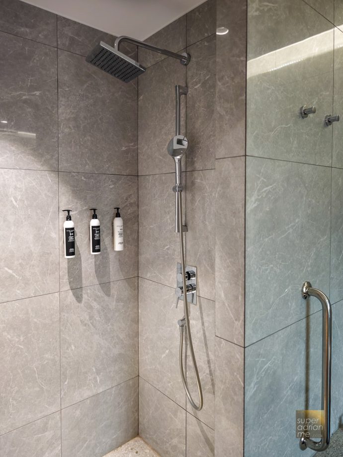 Separate Shower at Wyndham Sun Moon Lake guest rooms