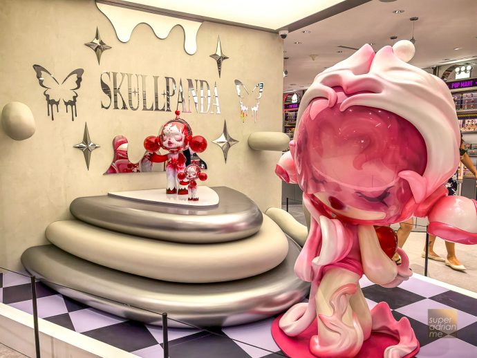 POP MART ION ORCHARD. - SKULLPANDA Trust life-sized sculpture