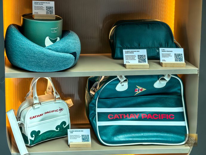 Cathay Pacific Bowling Bag, Neck pillow, Packing cubes 