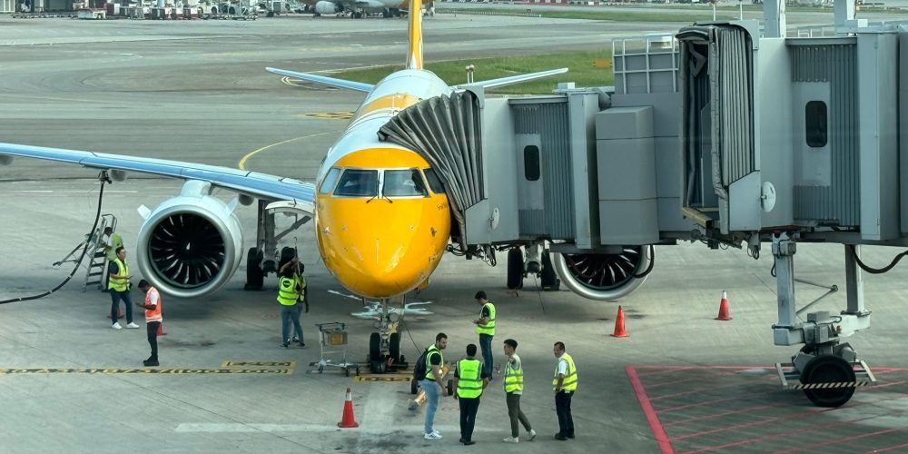 Scoot Embraer 190 E2