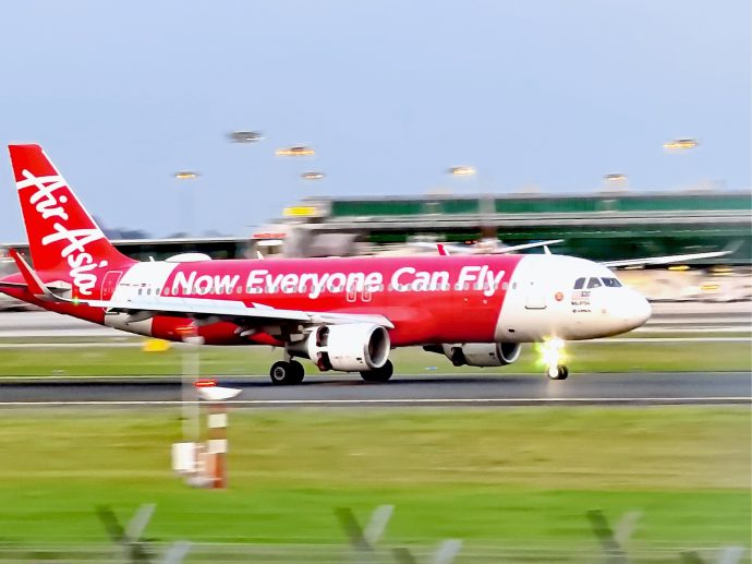 AirAsia AK aircraft at Changi Airport 2024 | SUPERADRIANME.com AirAsia AK aircraft at Changi Airport 2024