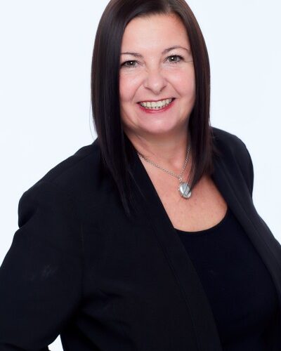 586239-Lorraine-McLean-jpg-400x0-2 | SUPERADRIANME.com