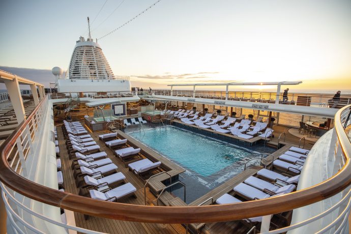 SPL Pool Deck_2024-07-11_20-19-59 | SUPERADRIANME.com Regent Seven Seas Cruises - Sea Splendour pool deck ©RSSC