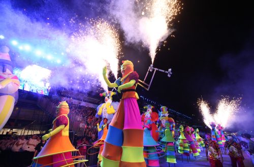 A combined stilt walking performance by practitioners from Singapore and Malaysia at the 2025 Chingay Parade in Singapore (By Tian Loong Kong Stilt Walking Group (Singapore) and Johor Bahru Hong Yang Sports Association (Malaysia))