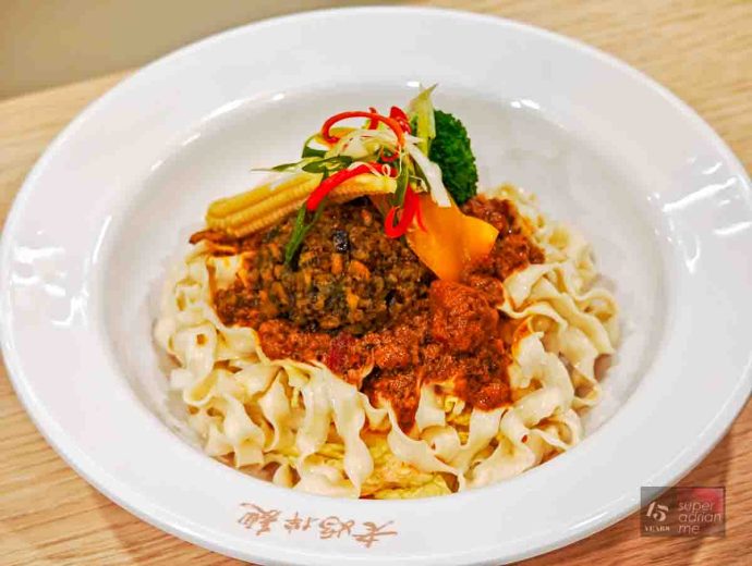 Lao Ma Bàn Mian 老媽拌麵 - Chilli Oil Preserved Egg and Meat Sauce