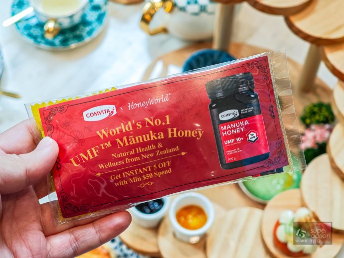 Comvita gift set with UMF™ 5+ Mānuka Honey, lozenges, and a  voucher