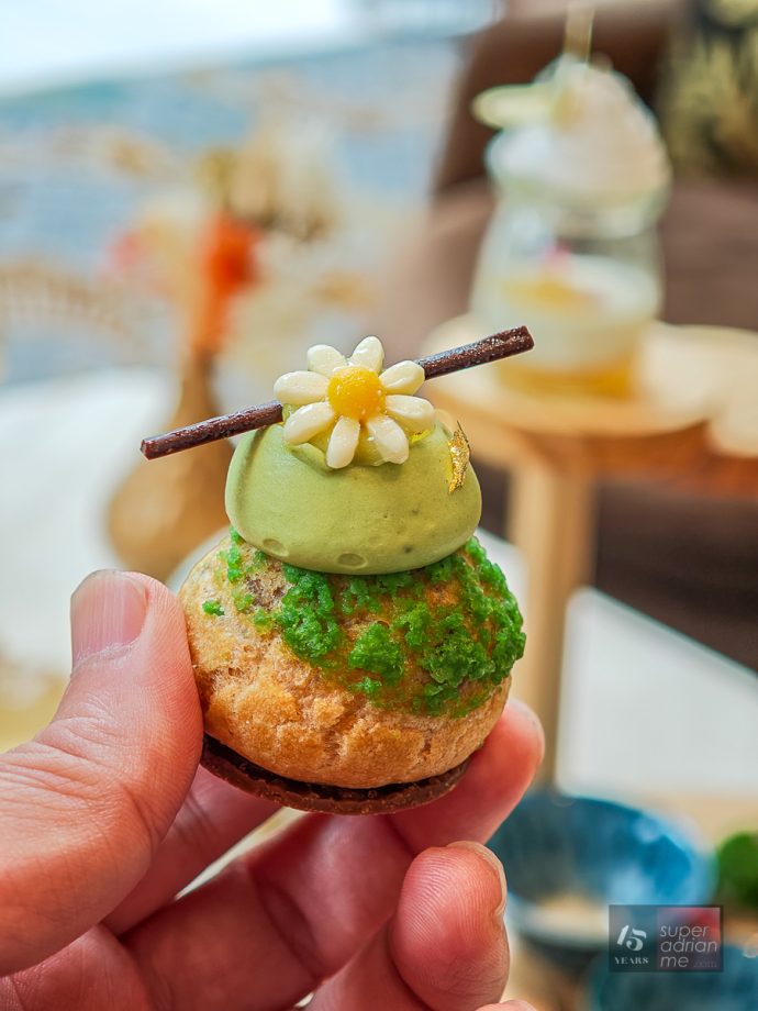 Golden Nectar Afternoon Tea at Lobby Lounge at InterContinental Singapore - PISTACHIO MANUKA HONEY CHOUX PUFF, 