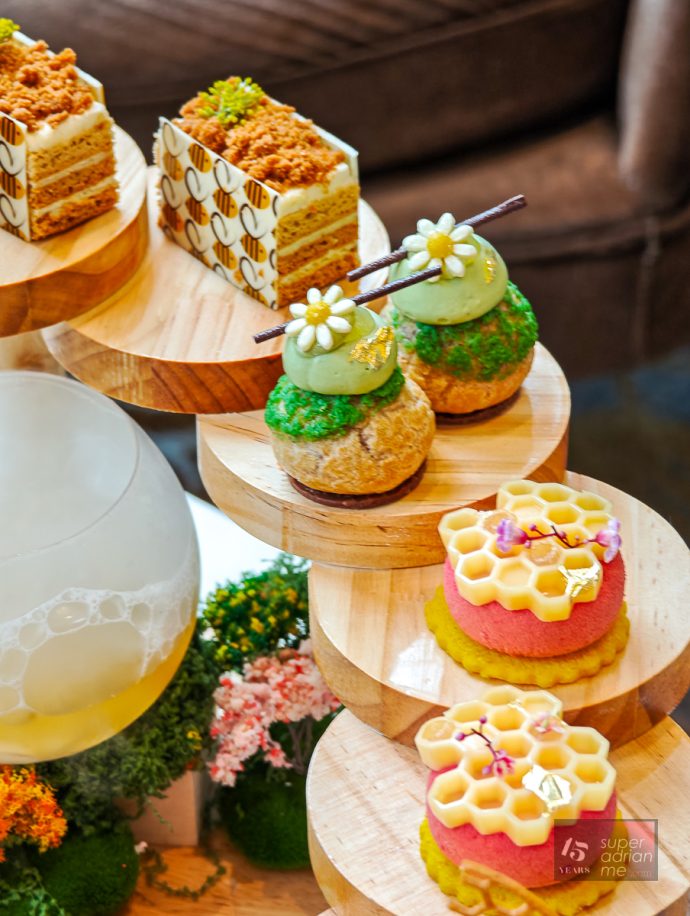 Golden Nectar Afternoon Tea at Lobby Lounge at InterContinental Singapore - MEDOVIK CLOVER HONEY CAKE, PISTACHIO MANUKA HONEY CHOUX PUFF, HONEY REDCURRANT MOUSSECAKE, PISTACHIO MANUKA HONEY CHOUX PUFF, HONEY REDCURRANT MOUSSE