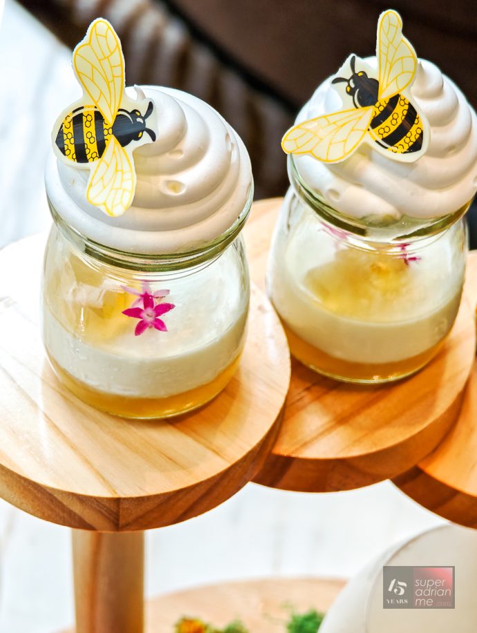 Golden Nectar Afternoon Tea at Lobby Lounge at InterContinental Singapore - CHRYSANTHEMUM HONEY PAVLOVA