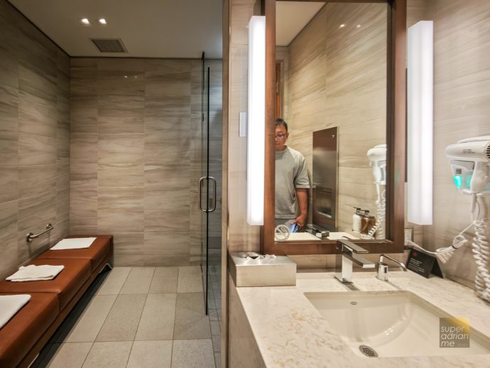Air Canada - Maple Leaf Lounge at YVR 27 May 2025 -192233 | SUPERADRIANME.com Shower facilities at the Air Canada Maple Leaf lounge in Vancouver International Airport Terminal