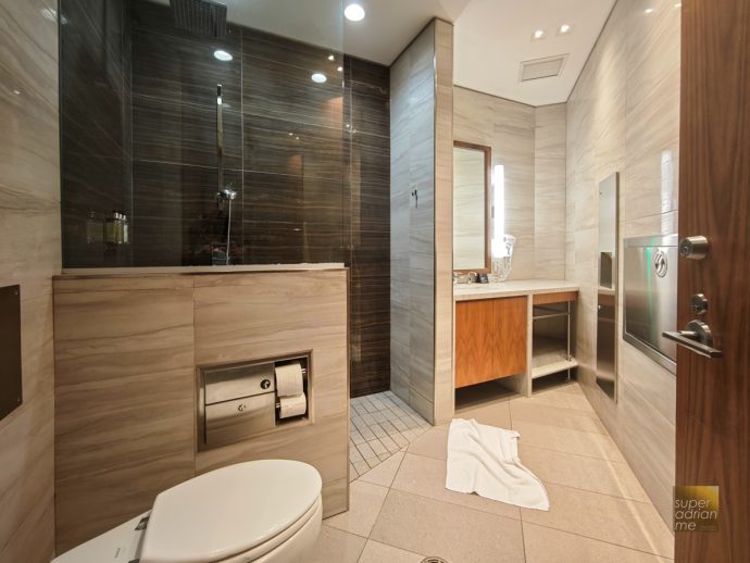 Air Canada - Maple Leaf Lounge at YVR 27 May 2025 -193153 | SUPERADRIANME.com Shower facilities at the Air Canada Maple Leaf lounge in Vancouver International Airport Terminal