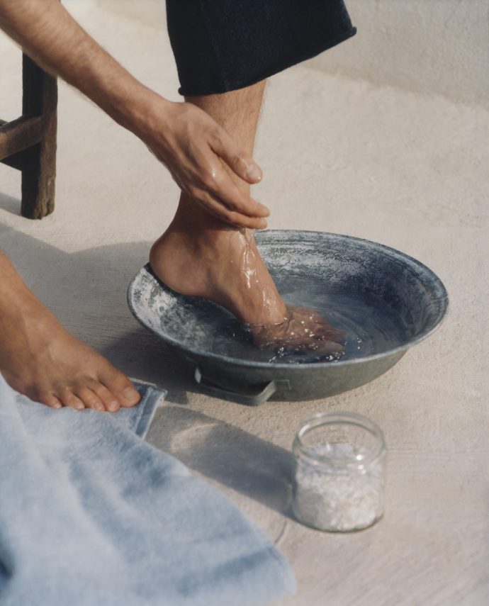 4251389605164-4251389605171 Relaxing Bath Salts Application Image | SUPERADRIANME.com