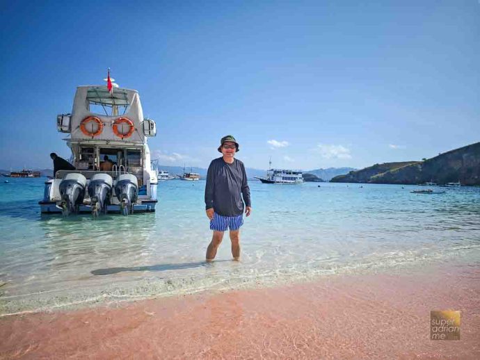 Pantai Merah or Pink Beach in Komodo Island, Labuan Bajo, Indonesia | SUPERADRIANME.com Pantai Merah or Pink Beach in Komodo Island, Labuan Bajo, Indonesia