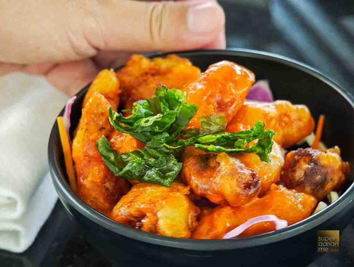 Lunch Service at Pool Bar in AYANA Komodo Waecicu Beach | SUPERADRIANME.com Lunch Service at Pool Bar in AYANA Komodo Waecicu Beach