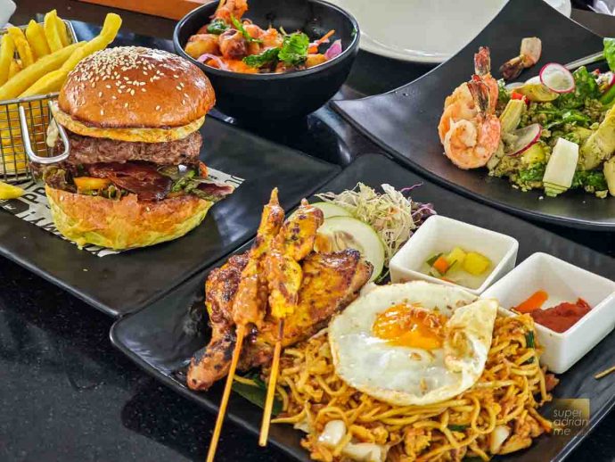 Lunch Service at Pool Bar in AYANA Komodo Waecicu Beach | SUPERADRIANME.com Lunch Service at Pool Bar in AYANA Komodo Waecicu Beach