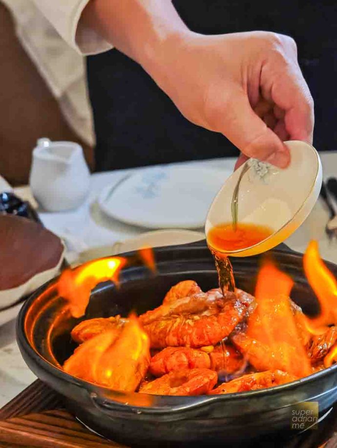 Man Fu Yuan - Flambé Live Prawns with Ginger, Scallion, and Singapore White Pepper Sauce