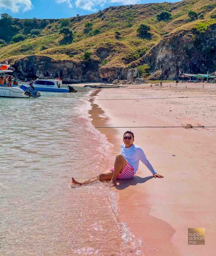 Pantai Merah or Pink Beach in Komodo Island, Labuan Bajo, Indonesia | SUPERADRIANME.com Pantai Merah or Pink Beach in Komodo Island, Labuan Bajo, Indonesia